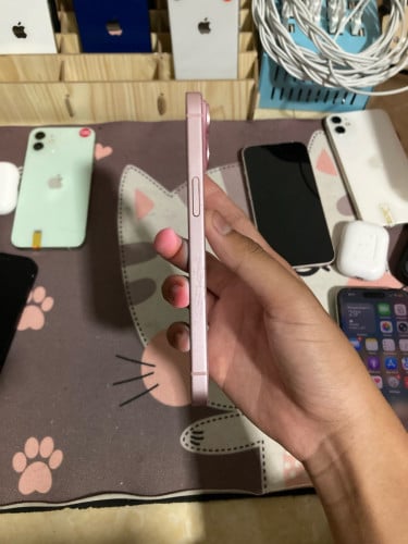 iPhone 15 អេក្រង់សុីន អត់ស្គេនមុខដោះសោរ តម្លៃ 305$