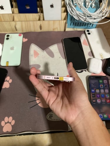 iPhone 15 អេក្រង់សុីន អត់ស្គេនមុខដោះសោរ តម្លៃ 305$