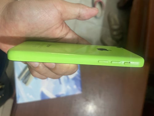 iPhone 5c 97% សំនុំ សំរាប់អ្នកចង់ទិញទុកជាអនុស្សាវរីយ៍ 8g
