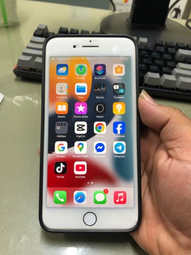 iPhone 7 Plus បែកតិច បករើបានម៉ាអ៊ែមថ្មកាន់ អេក្រង់សុីន អត់ជាប់អី លក់ 25$ មាន Screen Case ច្បារអំពៅ