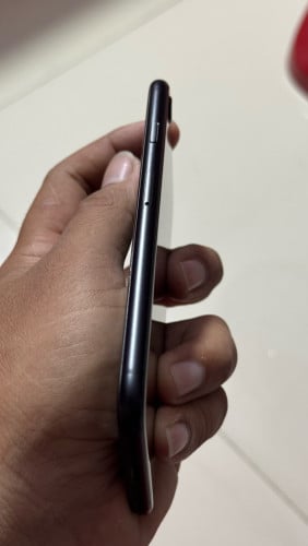iPhone SE នៅសានំុ