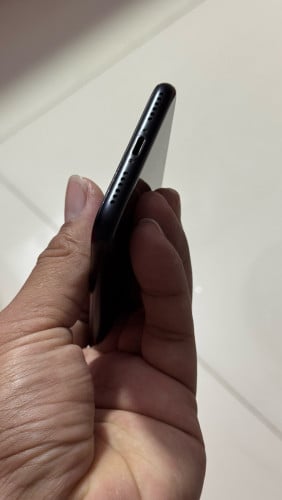 iPhone SE នៅសានំុ