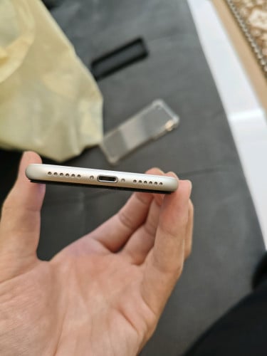 Iphone SE 3 99% Battery %97 Personal phone. Three nice cases for free and screen protector