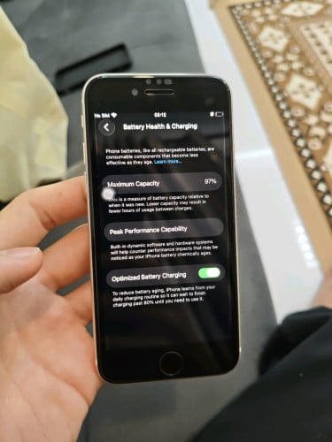 Iphone SE 3 99% Battery %97 Personal phone. Three nice cases for free and screen protector