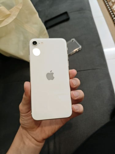 Iphone SE 3 99% Battery %97 Personal phone. Three nice cases for free and screen protector