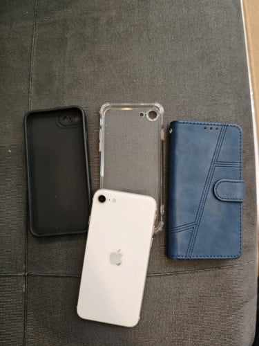 Iphone SE 3 99% Battery %97 Personal phone. Three nice cases for free and screen protector