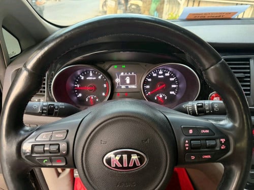 Kia Carnival 2015full option ទ្វាអូតូបី