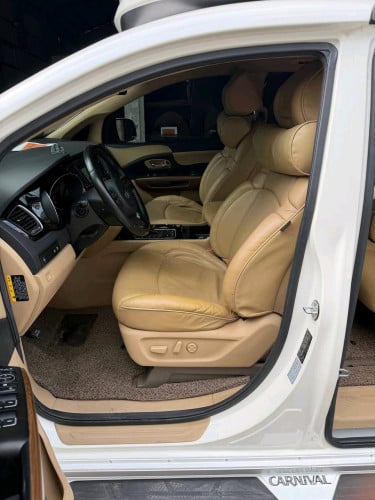 Kia Carnival 2015full option VIP