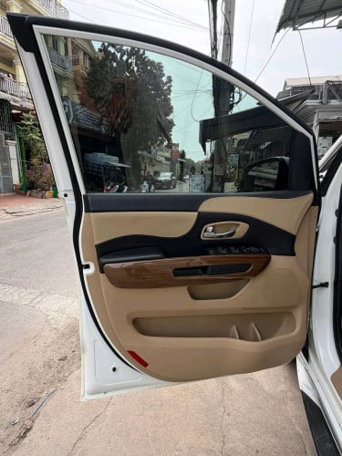 Kia Carnival 2015full option VIP
