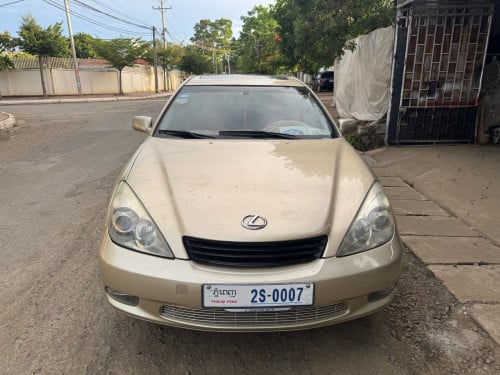 Lexus ES300 ឆ្នាំ2002 គ្នៅកំពង់ចាមលេខម្ចាស់093888966