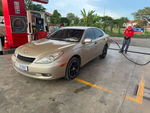 Lexus ES300 ឆ្នាំ2002 គ្នៅកំពង់ចាមលេខម្ចាស់093888966