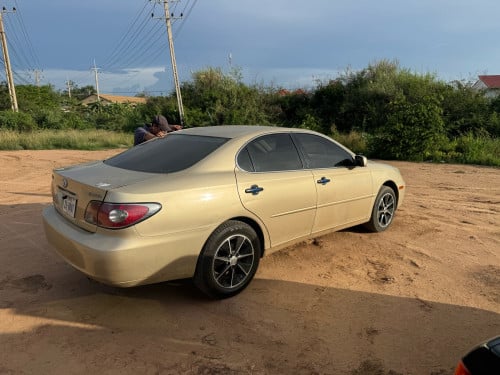 Lexus ES300 ឆ្នាំ2002 គ្នៅកំពង់ចាមលេខម្ចាស់093888966