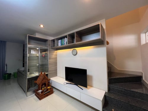 Link house LC1 for rent very urgent