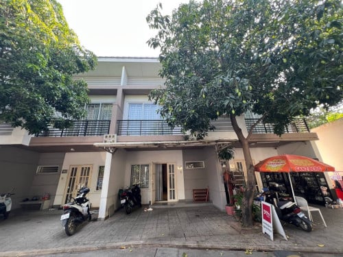 Link house LC1 for rent very urgent