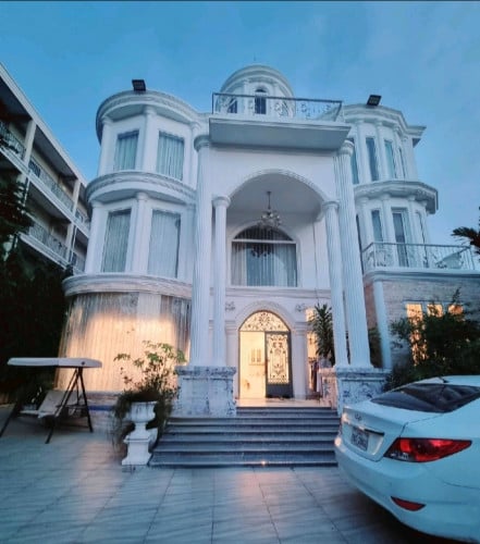 Luxury Villa for Sale in PPT, SenSok