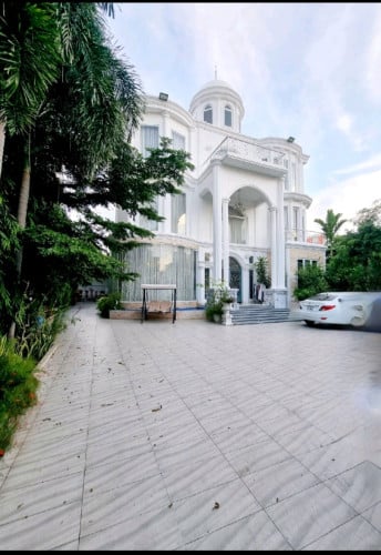 Luxury Villa for Sale in PPT, SenSok