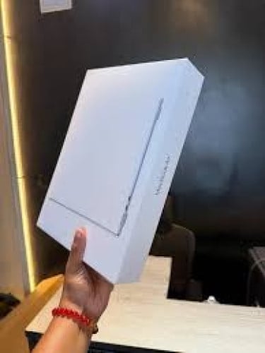 Macbook Air 13" M5 2026 Ram: 24GB SSD: 1TB New seal box 1Year warranty