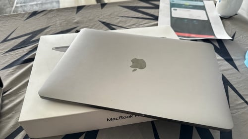 MacBook Pro 2018 13inch Core I5 8G of Ram 256G