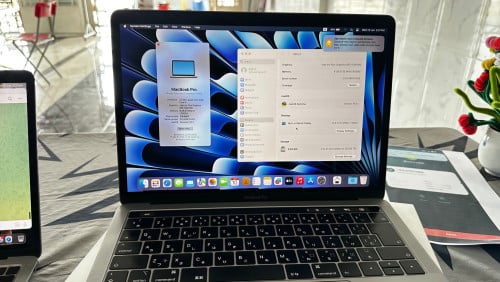 MacBook Pro 2018 13inch Core I5 8G of Ram 256G