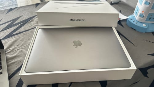 MacBook Pro 2018 13inch Core I5 8G of Ram 256G