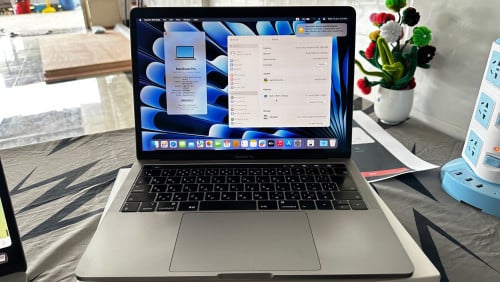MacBook Pro 2018 13inch Core I5 8G of Ram 256G