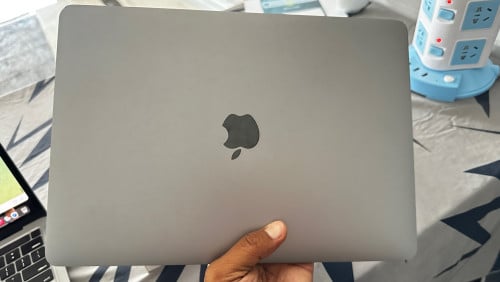MacBook Pro 2018 13inch Core I5 8G of Ram 256G