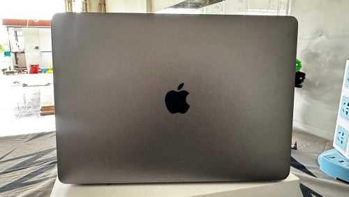 MacBook Pro 2018 13inch Core I5 8G of Ram 256G