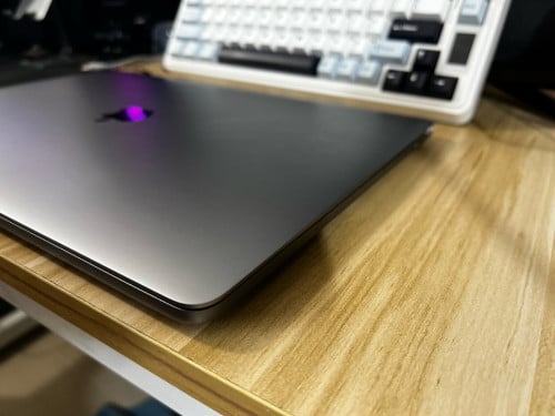 Macbook Pro 2019 Silver Touch Bar នៅស្អាតដូចថ្មី