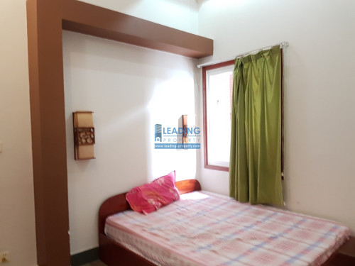 N185 |  Western Classic Apartment 1 Bedroom For Rent Near Royal Palace