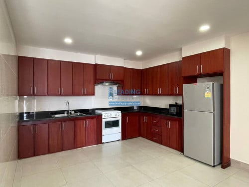 N568 | 3 Bedrooms Apartment For Rent in BKK2 Area