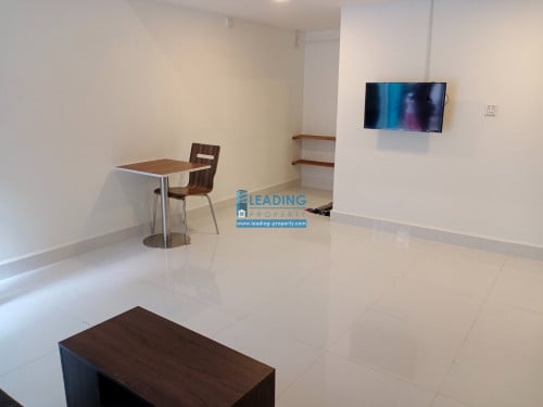 N652 | Western Loft Apartment 1 Bedroom Ground Floor For Rent in Boeng Trabek
