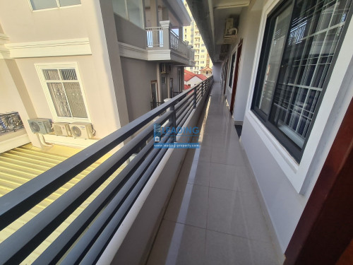 N967 | Bright and Clean Studio Apartment with Lift For Rent in Chroy Changva