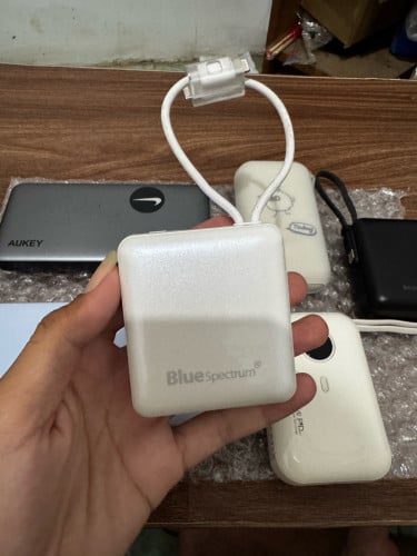 power bank Blue spectrum ស្អាតតូចស្រួលយកតាមខ្លួនថ្មកាន់ល្អ