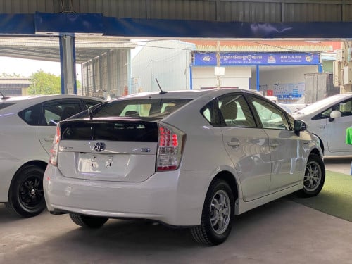 Prius 011 option 4 ក្នុងលឿង សូម ចុចលីងខាងក្រោមដើម្បើសួរពត៍មានបន្ថែម