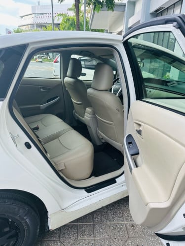 Prius 012 option 2 ក្នុងលឿងថ្មី