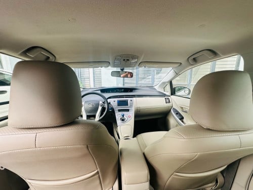 Prius 012 option 2 ក្នុងលឿងថ្មី