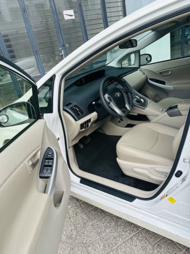 Prius 012 option 2 ក្នុងលឿងថ្មី