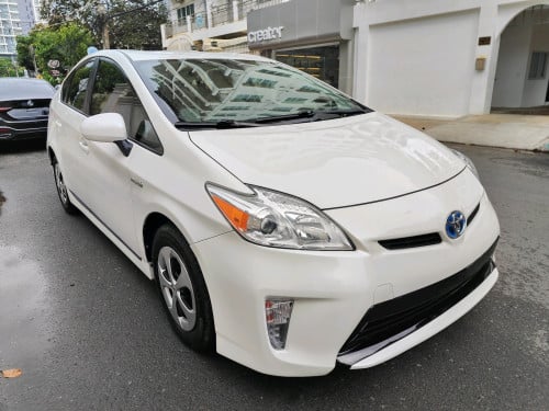 Prius 014 options 4 ខាងក្នុងលឿង កៅអីចុច ពូកស្បែកហ្សុីន បាសJBL
