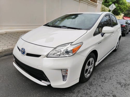 Prius 014 options 4 ខាងក្នុងលឿង កៅអីចុច ពូកស្បែកហ្សុីន បាសJBL