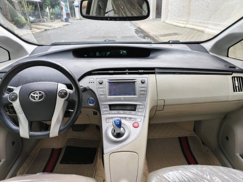 Prius 014 options 4 ខាងក្នុងលឿង កៅអីចុច ពូកស្បែកហ្សុីន បាសJBL