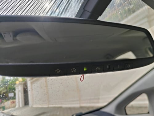Prius 014 options 4 ខាងក្នុងលឿង កៅអីចុច ពូកស្បែកហ្សុីន បាសJBL