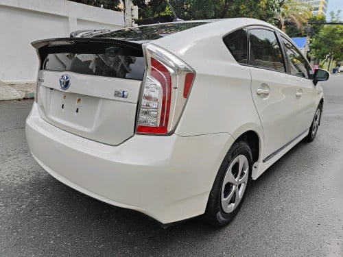 Prius 014 options 4 ខាងក្នុងលឿង កៅអីចុច ពូកស្បែកហ្សុីន បាសJBL