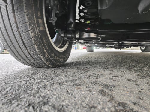 Prius 014 options 4 ខាងក្នុងលឿង កៅអីចុច ពូកស្បែកហ្សុីន បាសJBL