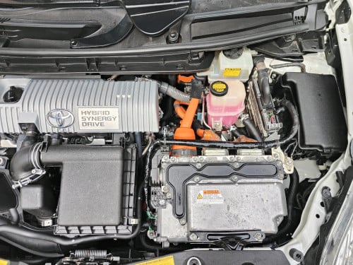 Prius 014 options 4 ខាងក្នុងលឿង កៅអីចុច ពូកស្បែកហ្សុីន បាសJBL