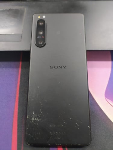 Sony Xperia 5 Mark IV-ឆ្នូតអេក្រង់លក់តែតម្លៃម៉ាស៊ីនទេ