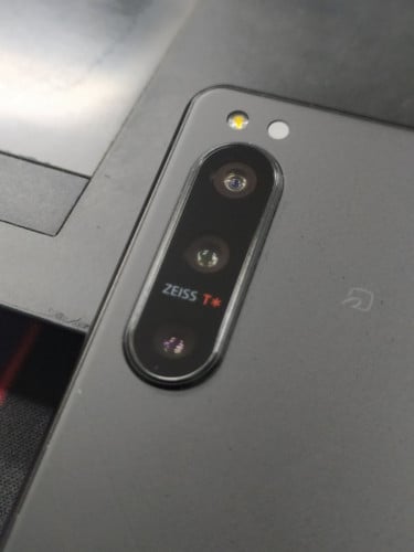Sony Xperia 5 Mark IV-ឆ្នូតអេក្រង់លក់តែតម្លៃម៉ាស៊ីនទេ