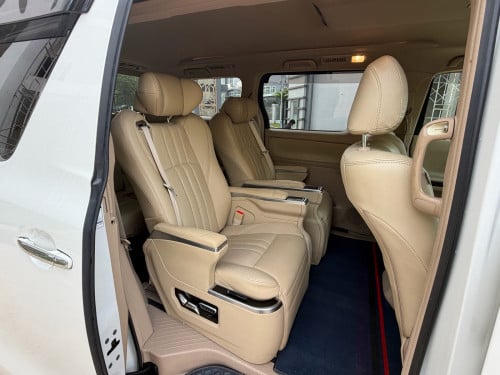 Toyota Alphard 2010 ឡេីងកៅអី vip ម្ចាស់ដេីមទឹកថ្នាំសុីន១ជុំ