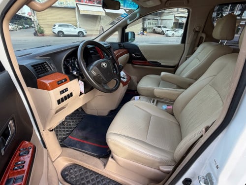 Toyota Alphard 2010 ឡេីងកៅអី vip ម្ចាស់ដេីមទឹកថ្នាំសុីន១ជុំ