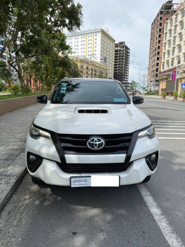 Toyota Fortuner 2017 For Rent /出租
