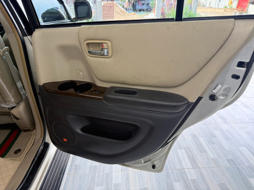 Toyota Highlander 2002 Limitted ប៉ុងមួយ